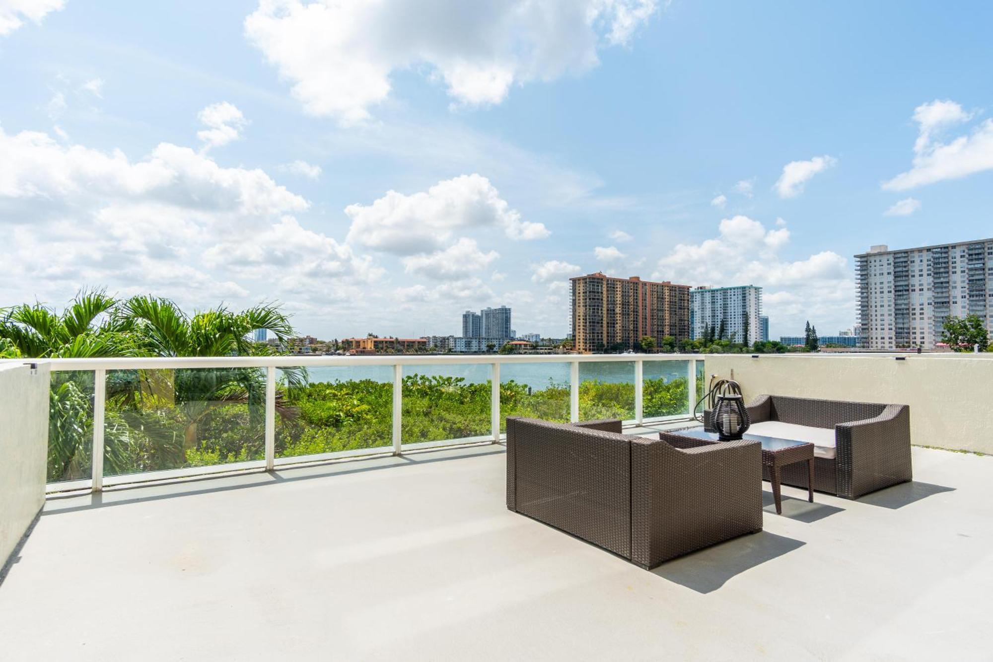 Golden Bay 33 Apartment Miami Beach