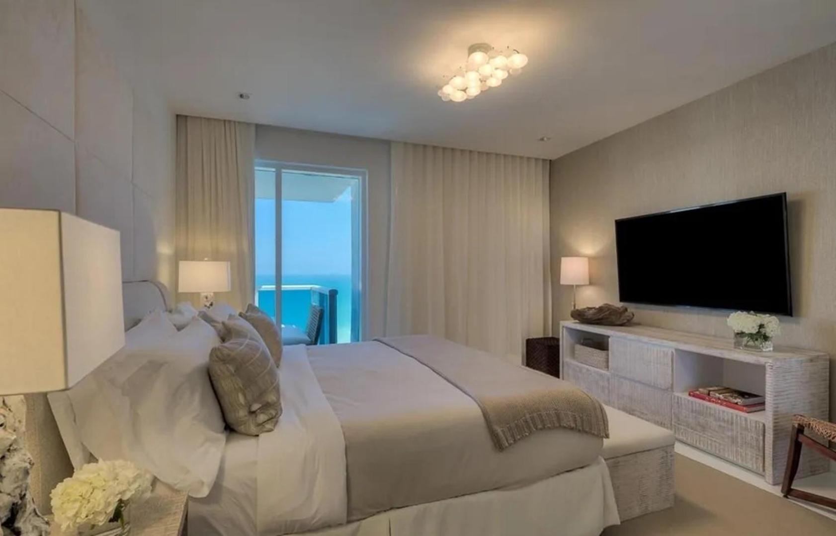 Modern 4-bedroom Oceanfront Apartment Miami Beach