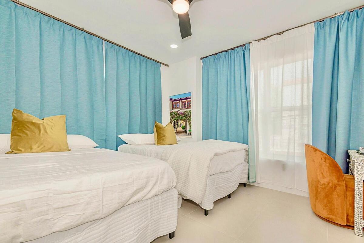 2-min To Beach, Upscale Enclave *