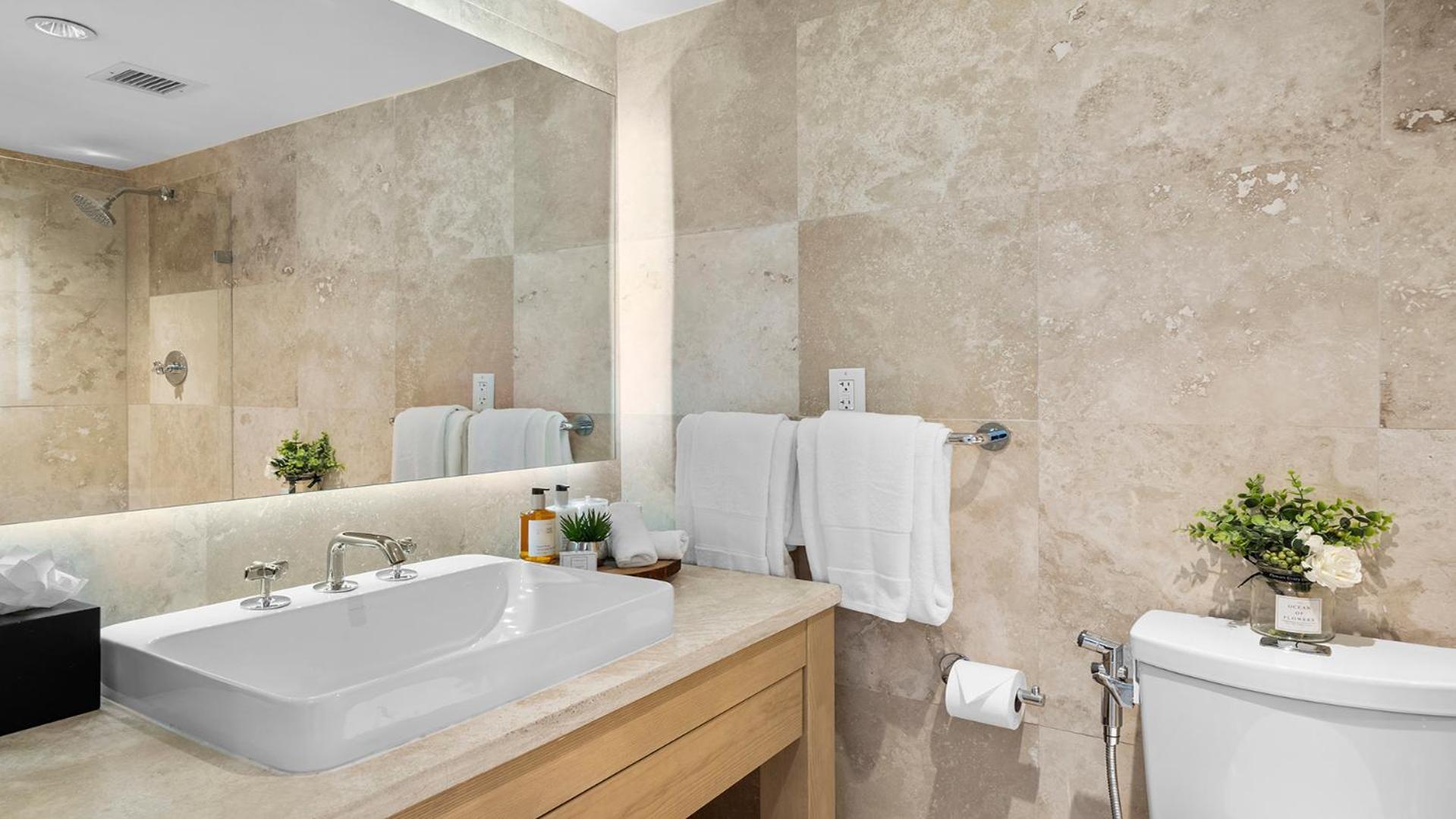 Luxurious Private At 1 & Homes - 1545 *