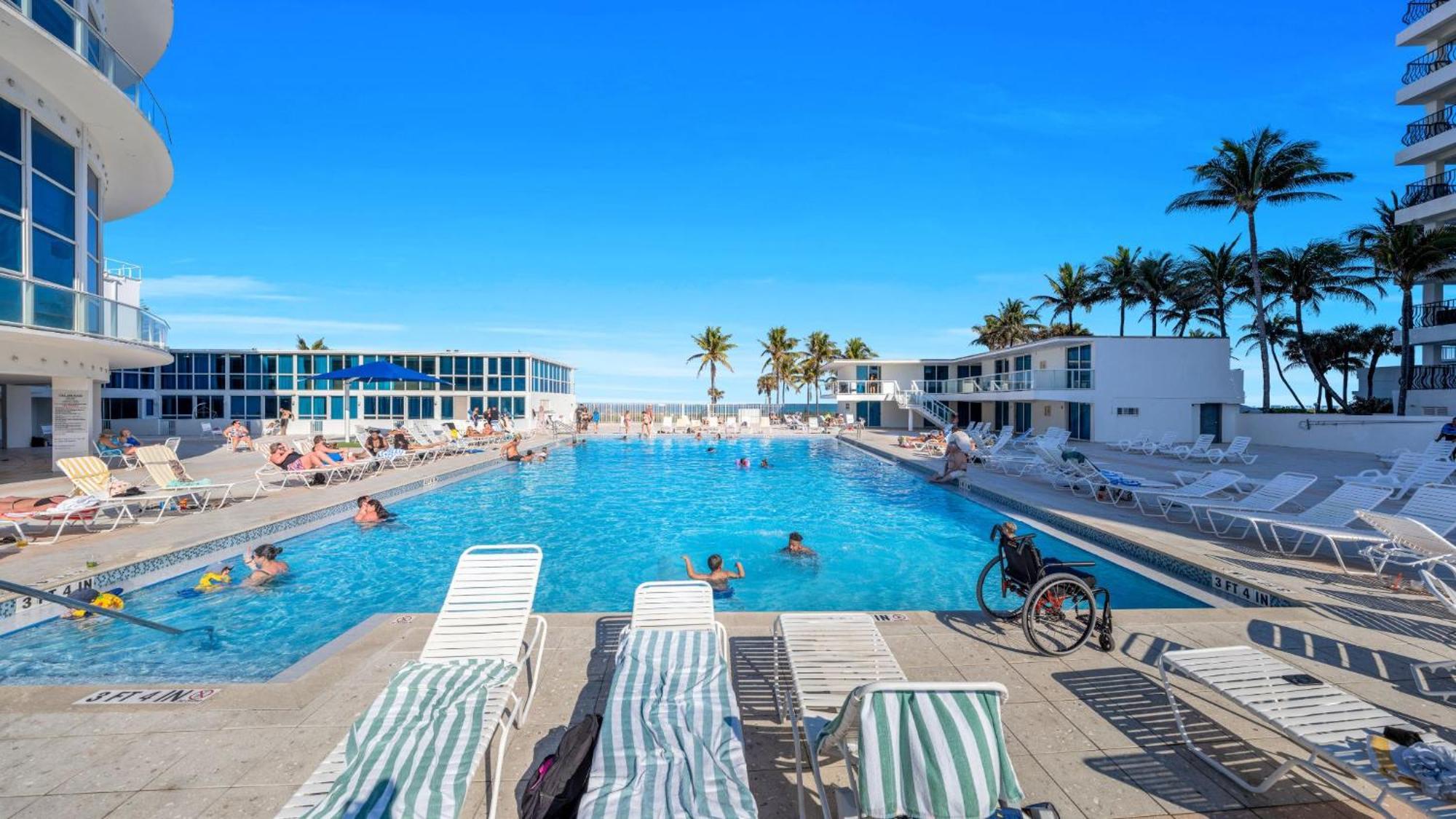 Seastays Aparthotel