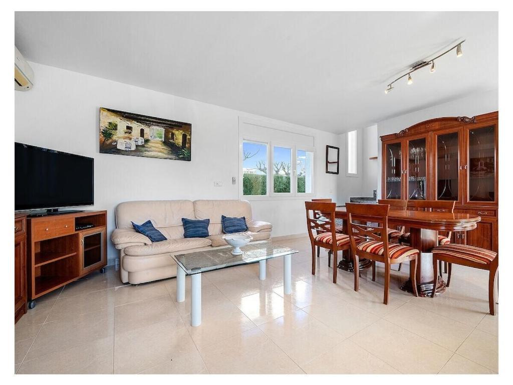 In Pino Alto For 12-14 People, 400m To The Sea Villa *