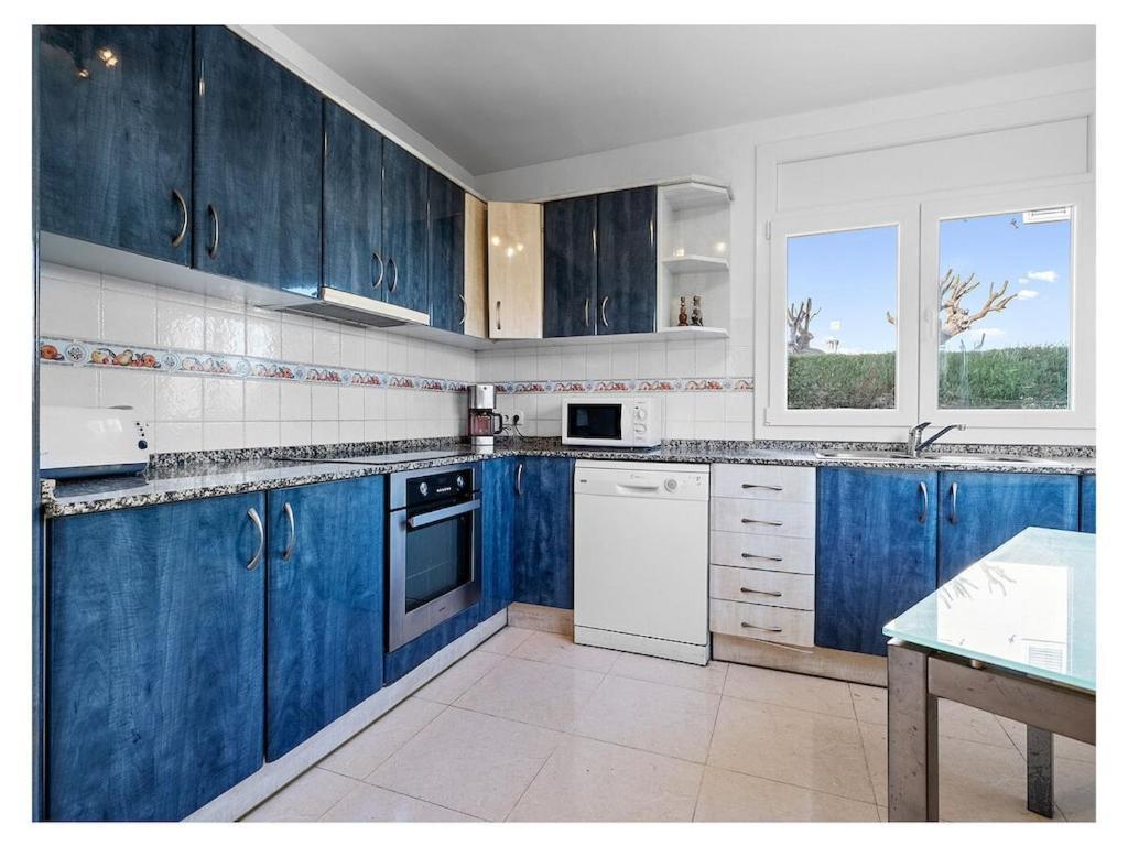 In Pino Alto For 12-14 People, 400m To The Sea Villa *