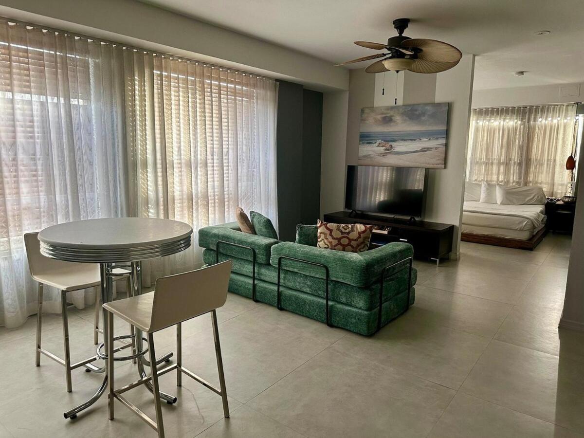 South Breeze * Miami Beach