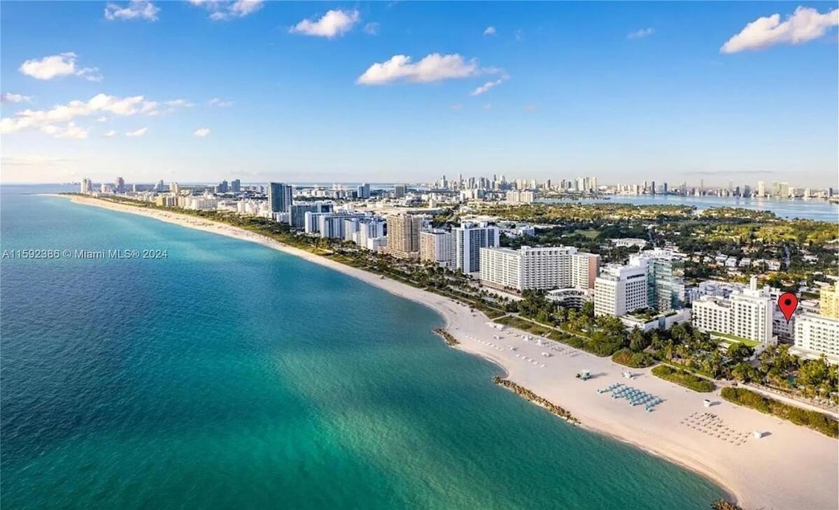 Spacious 1 Bedroom Next To The Beach! Apartment
