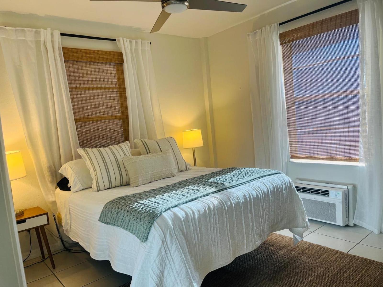 Apartment Spacious 1 Bedroom Next To The Beach! *