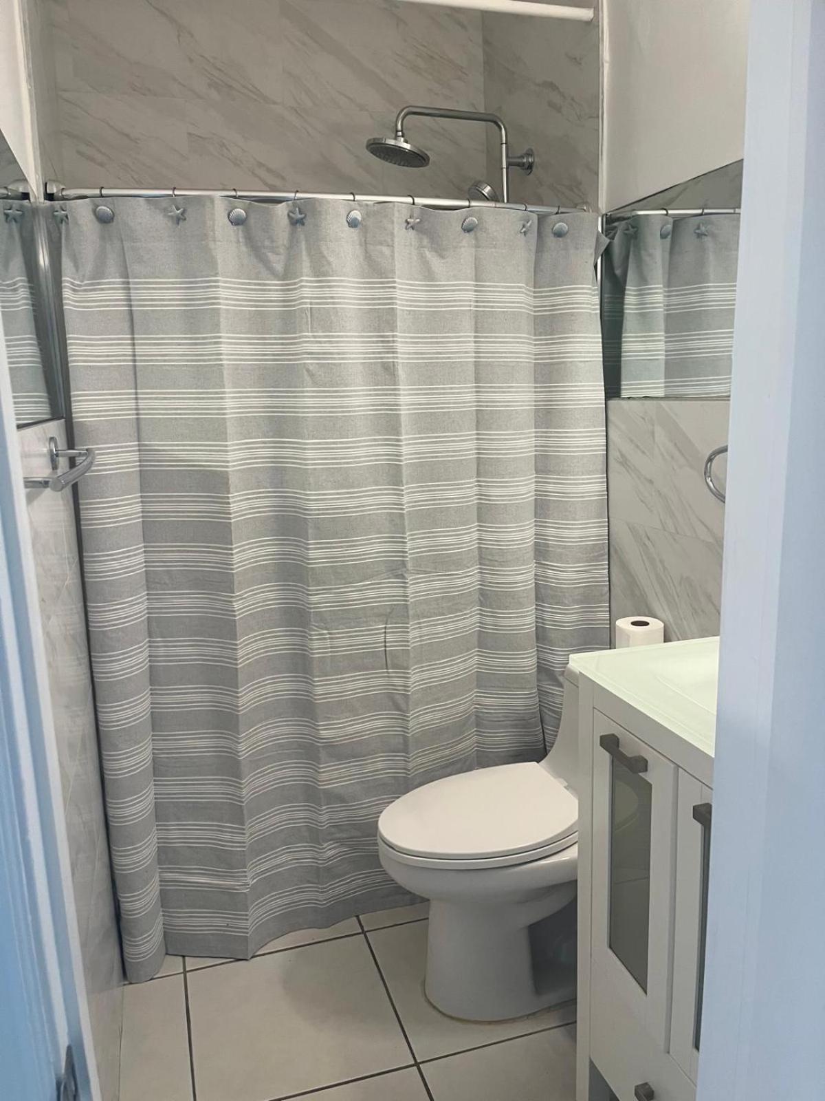Apartment Spacious 1 Bedroom Next To The Beach!