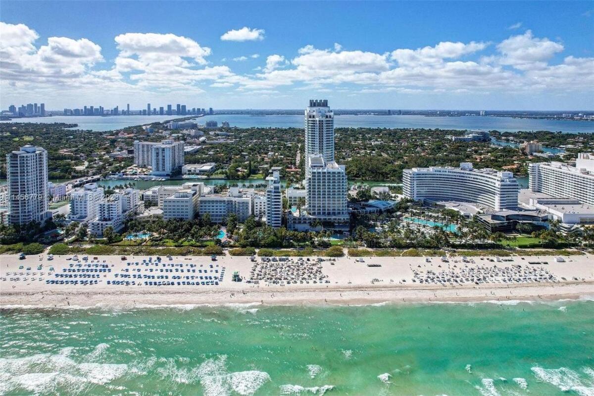 Fontainebleau Corner Unit New Reno 2bdrm 3bath Apartment