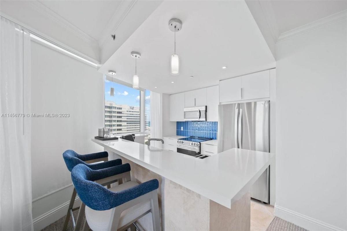 Apartment Fontainebleau Corner Unit New Reno 2bdrm 3bath