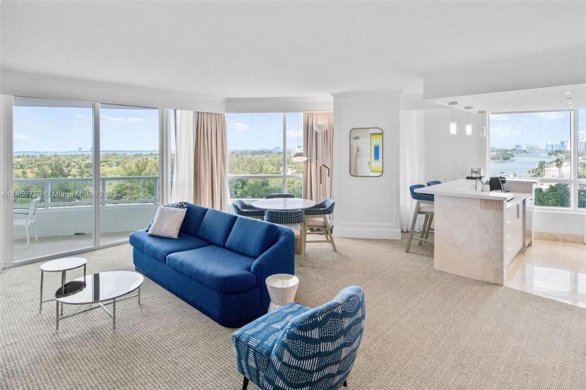 Fontainebleau Corner Unit New Reno 2bdrm 3bath Apartment