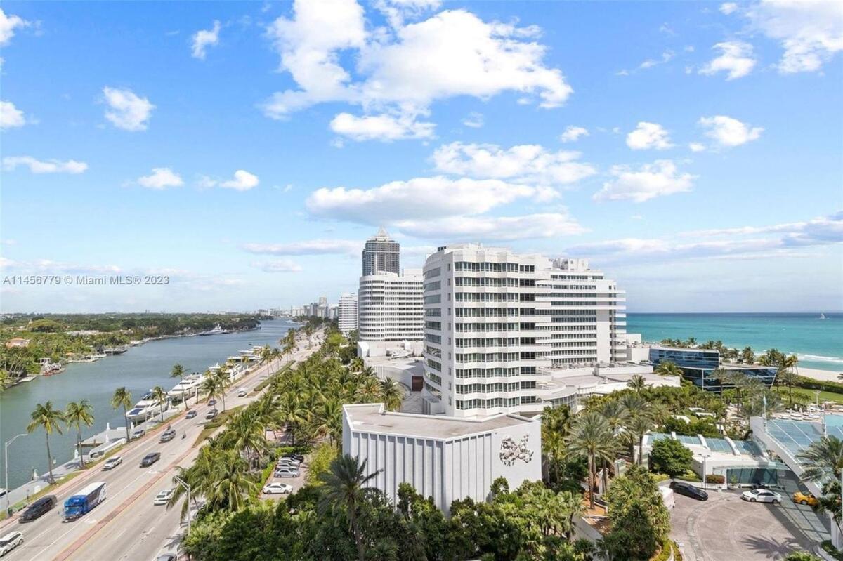 Fontainebleau Corner Unit New Reno 2bdrm 3bath *