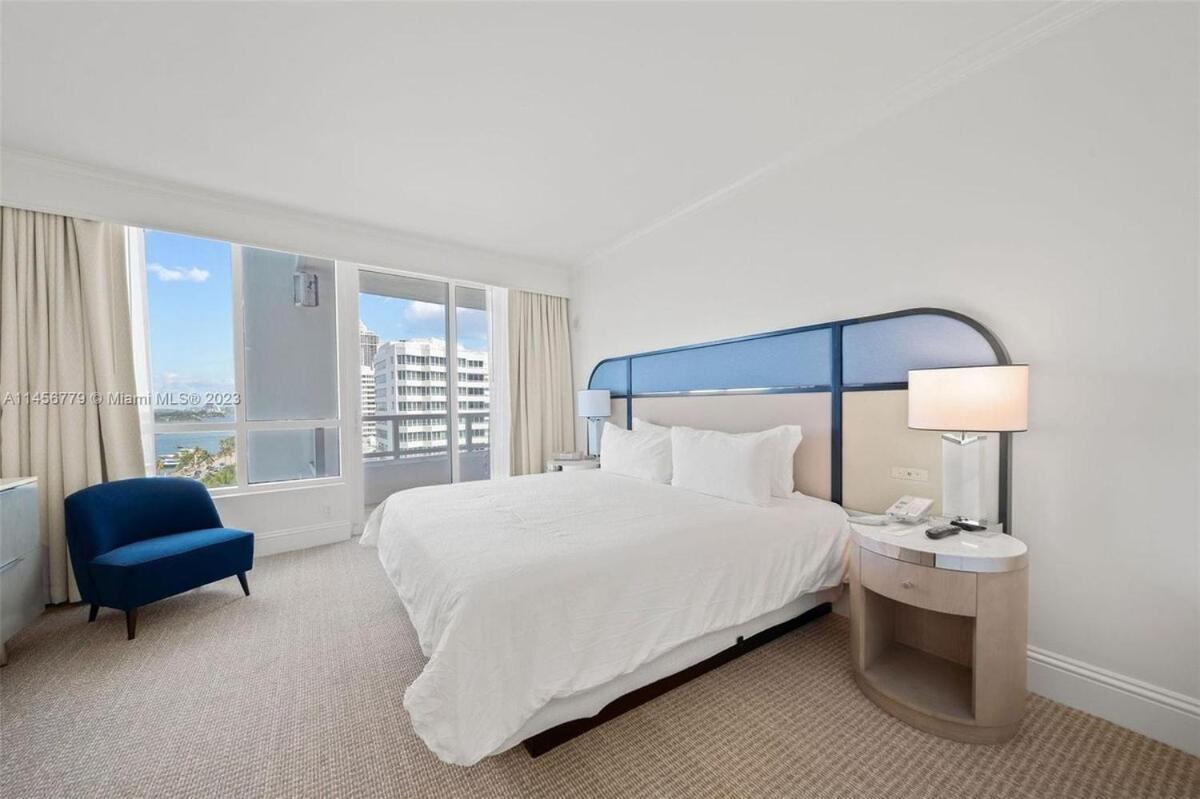 Apartment Fontainebleau Corner Unit New Reno 2bdrm 3bath Miami Beach