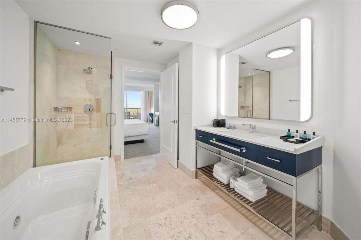 Fontainebleau Corner Unit New Reno 2bdrm 3bath Apartment Miami Beach
