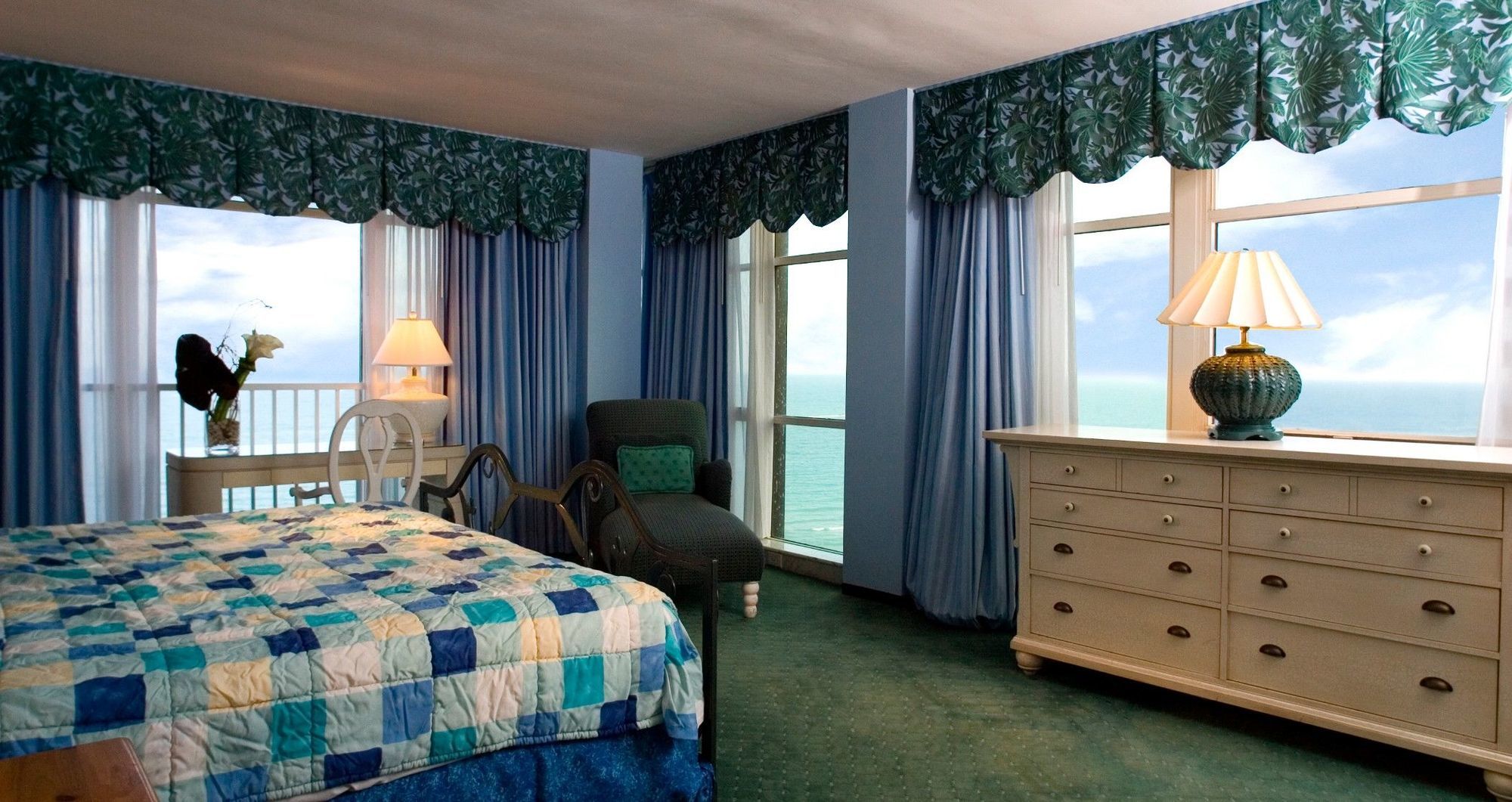 Resort Miami & 3*