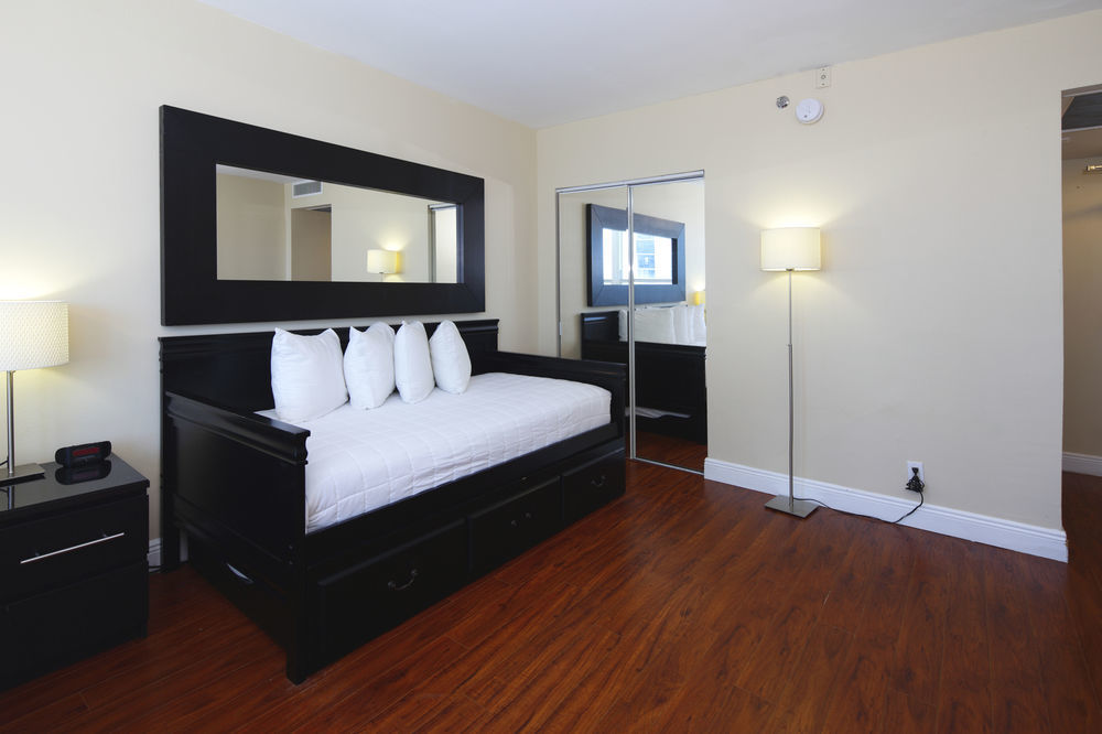 Castle Beach By New Point Miami Hotel Miami Beach