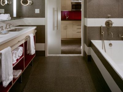 1 South Beach 4*