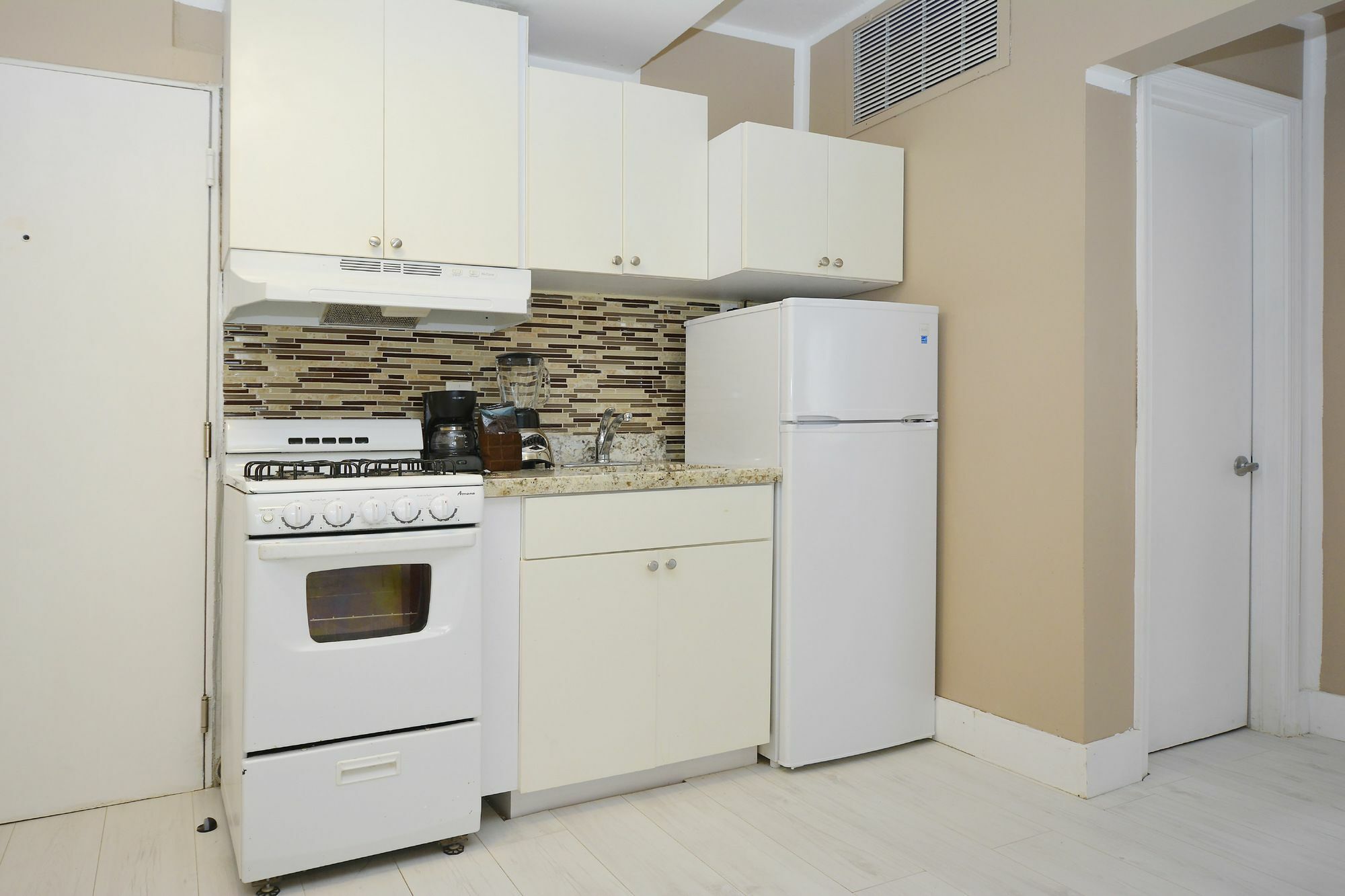 335 Ocean Walk * Miami Beach