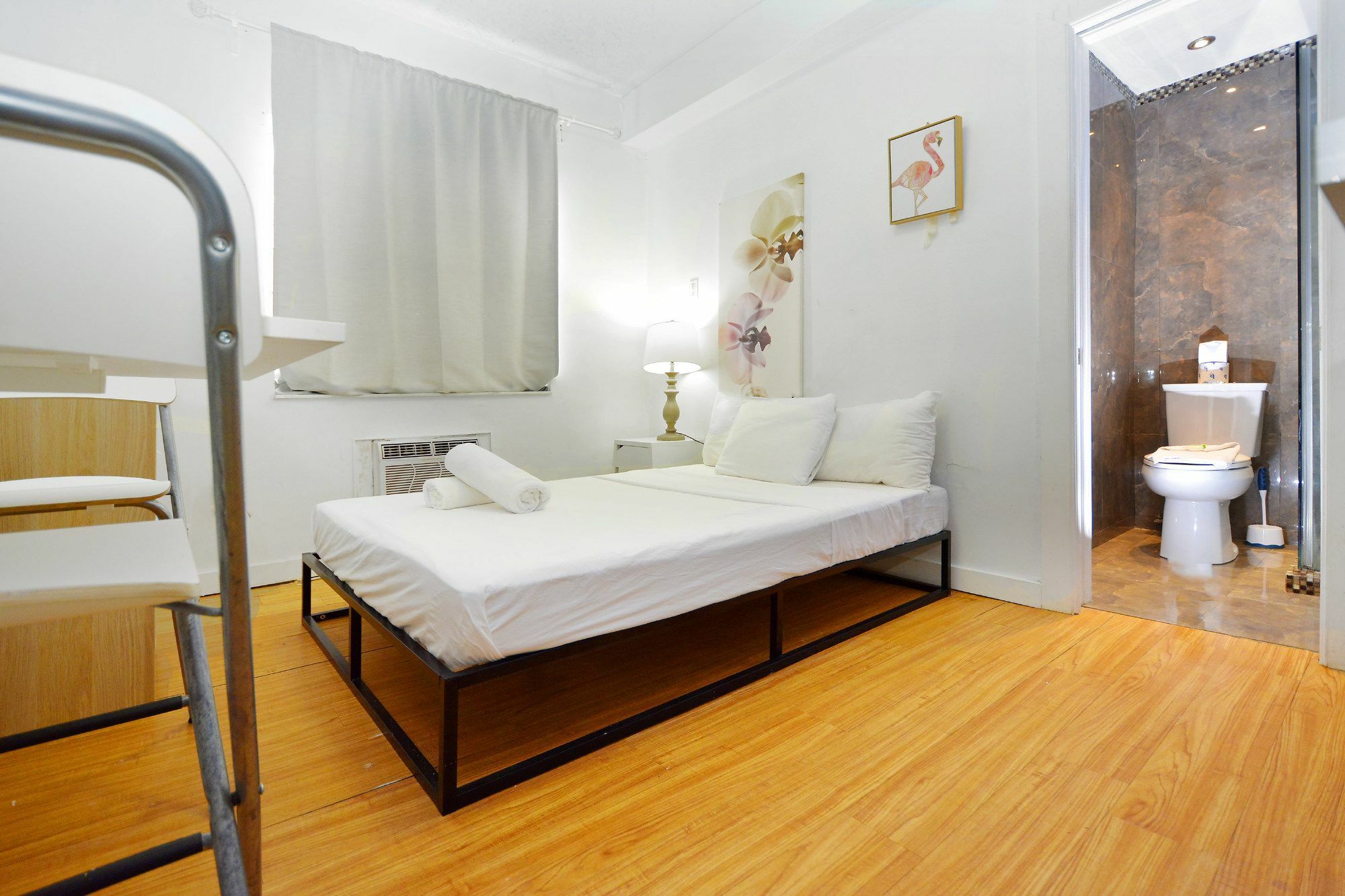 Apartment 335 Ocean Walk Miami Beach