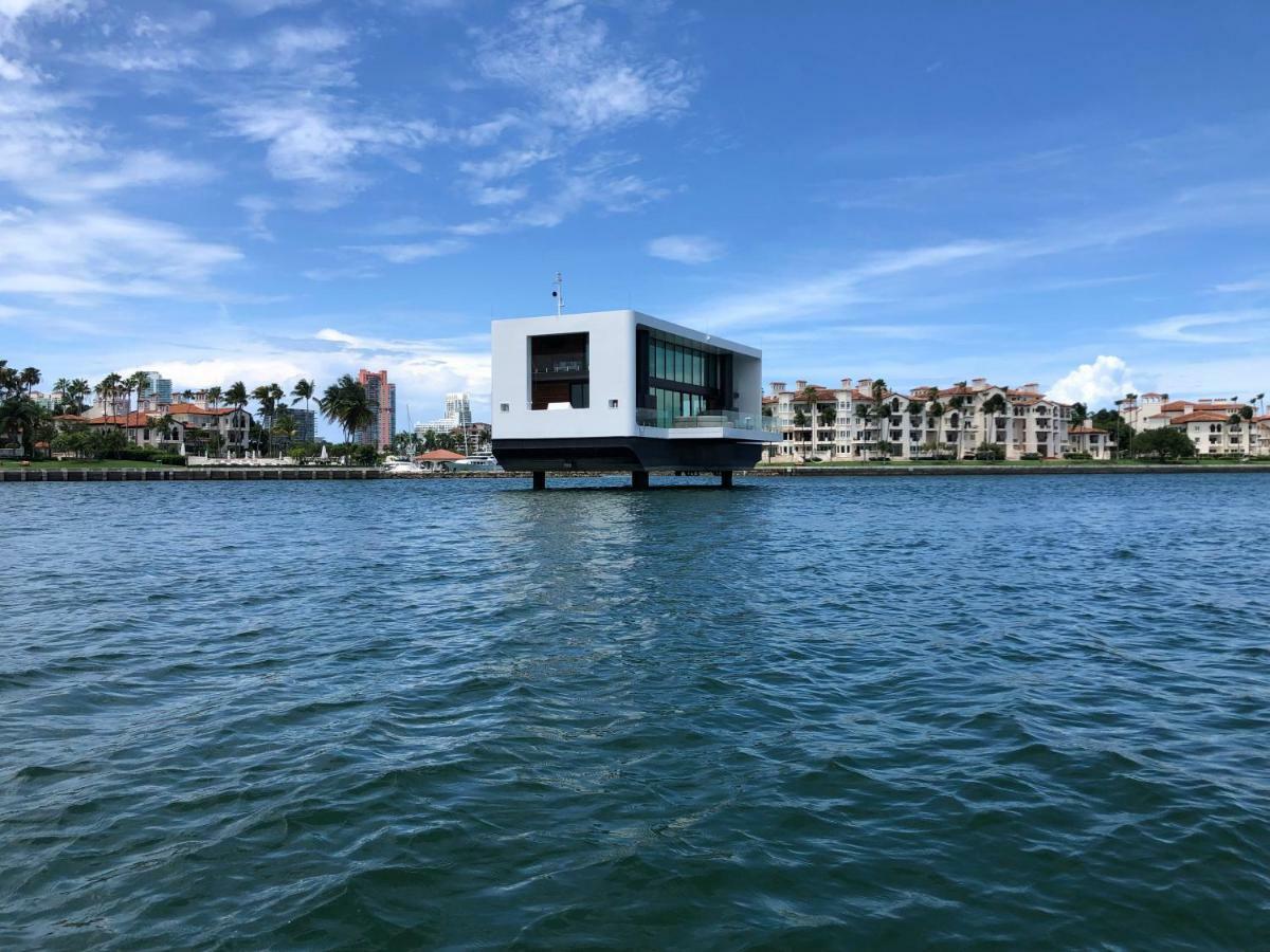 Arkup - At A Luxury Overwater In South Beach Villa *