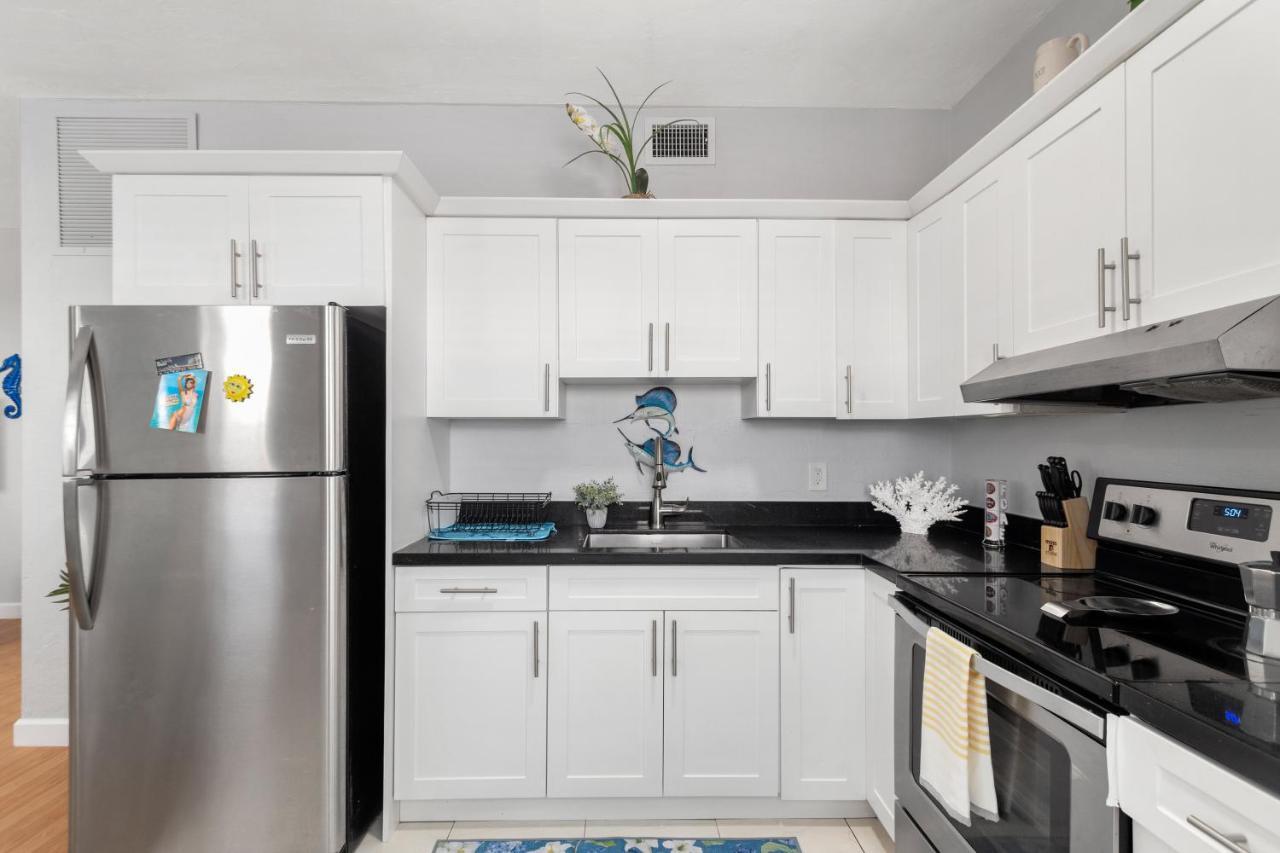 Ensuite Apt On Collins Ave Apartment Miami Beach