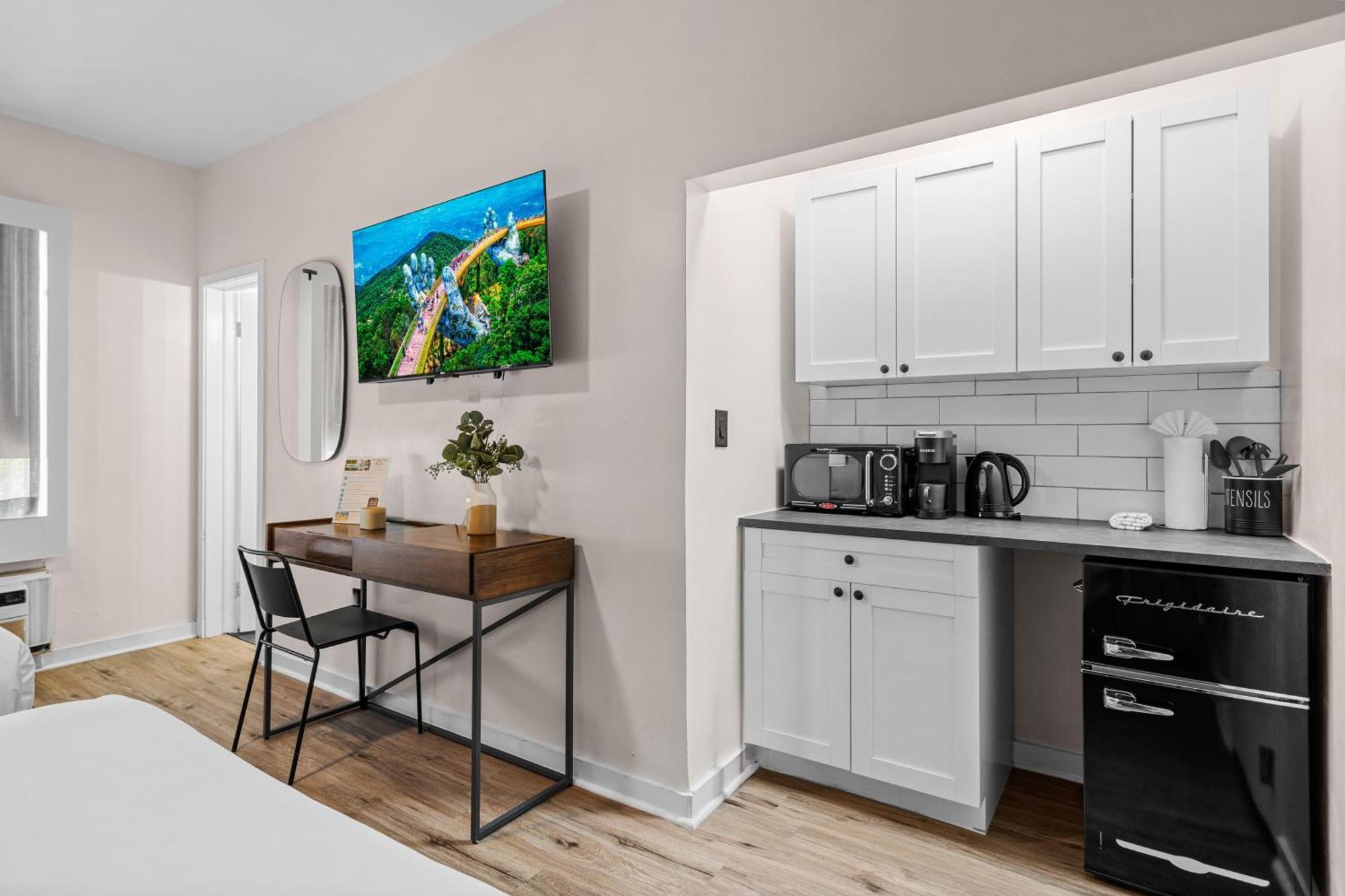 Greenview By Lowkl Hotel