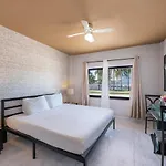 What are the best hotels near South Beach?