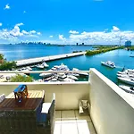 Premium Modern Waterfront Apartment With Miami Skyline View On The Bay 5 Mins Drive To Miami Beach With Free Parking