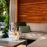 Kimpton Surfcomber Hotel By Ihg