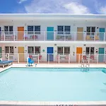 Waterside Hotel And Suites