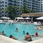 Large 1 Bedroom Apartment At Roney Palace Sleep 8