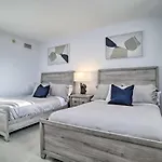 Sunny Isles Resort Condo Less Than Half-Mi To Beach!