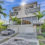 Up East Townhomes By Nomada Residences