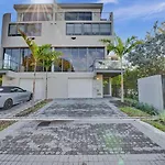 Up East Townhomes By Nomada Residences