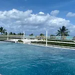 Hotel Breakwater South Beach