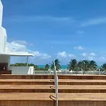 Hotel Breakwater South Beach