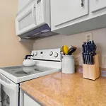 Spacious 1 Bed, 5Min Walk To The Beach!