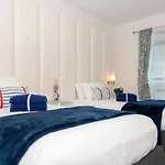 Norman\'S Hotel And Dining