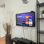 1 Bed Apt. A Block From The Beach