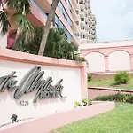 2 Bedroom Apartment W Balcony & Ocean View @ The Beach 154