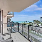 Adorable 2 Bedroom Condo Beach Service 605