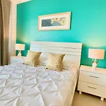 Directly On The Beach With Pool & Ocean View