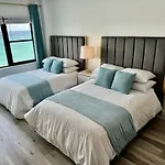Directly On The Beach With Pool & Ocean View