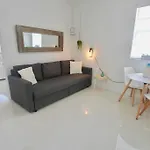Sobe Stylish 1/1. A Block From The Beach