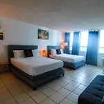 Castle 1205 Beachfront Studio With Free Parking, Beach Access, Pool, Tennis