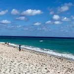 Large Luxurious Direct Ocean Front Penthouse Or Deluxe One Bedroom Ocean Front Condo-Free Parking