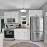 Stunning 2Bd 1Ba Dream Beach House In Surfside