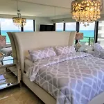 Deluxe Beach Resort - Hora Rentals
