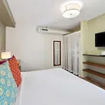 Kasa El Paseo Miami Beach