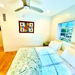 12 Guests Luxurious South Beach Suite 2