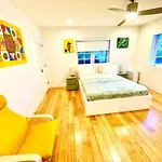 12 Guests Luxurious South Beach Suite 2